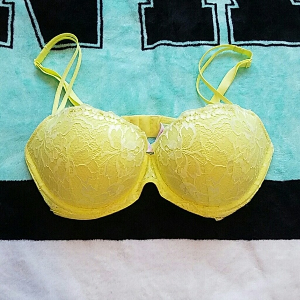 Victoria’s Secret pink bra/bralette